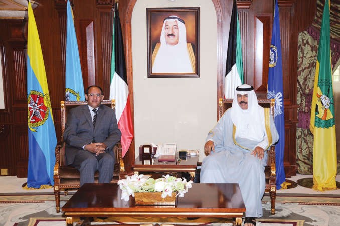 سمو ولي العهد الشيخ نواف الاحمد مستقبلا السفير الموريتاني ﻿