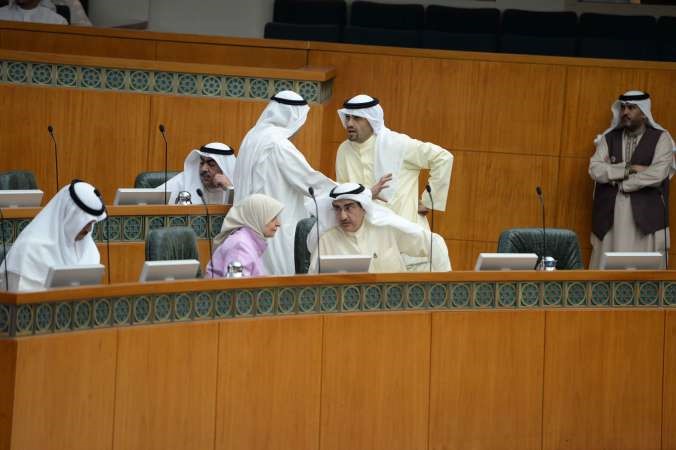 معبدالعزيز الابراهيم وهند الصبيح خلال الجلسة
