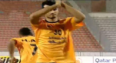 بالفيديو.. كيف ودعت جماهير القادسية عمر السومة في آخر مباراة له مع القادسية ؟