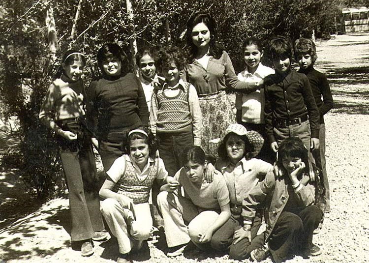 الاسد في رحلة مدرسية عام 1975