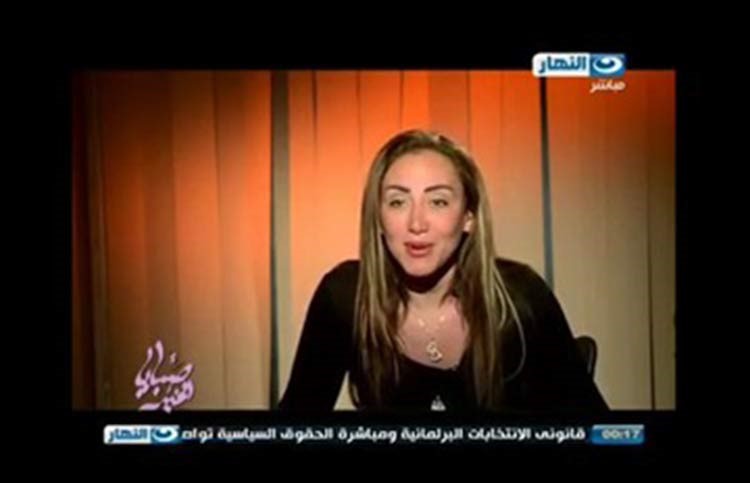 بالفيديو.. مذيعة مصرية تطرد "ملحدة" على الهواء وتشتمها بعد قولها "محمد ألّف القرآن"