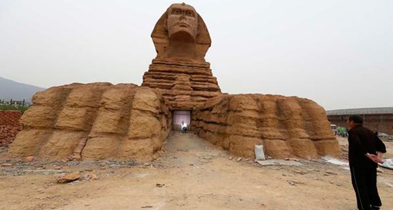 بالفيديو والصور.. حتى أبو الهول.. صيني