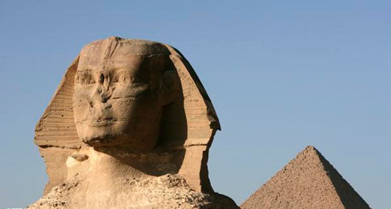بالفيديو والصور.. حتى أبو الهول.. صيني