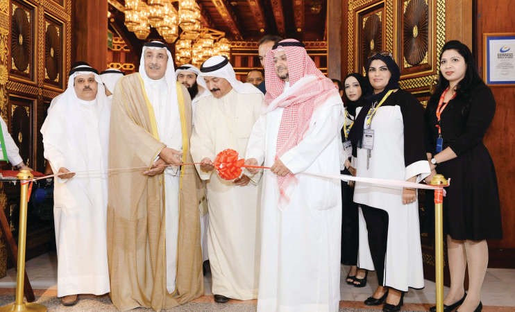 ماحمد الجسار خلال افتتاح المعرض المصاحب للمؤتمر