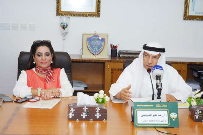 د راشد النويهض ود ميسرة الفلاح خلال المؤتمر	هاني عبدالله﻿