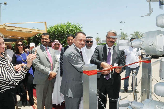 عبدالله السميطي ومدير الكلية الاسترالية في الكويت محمد ترو اسامة ابوعطية