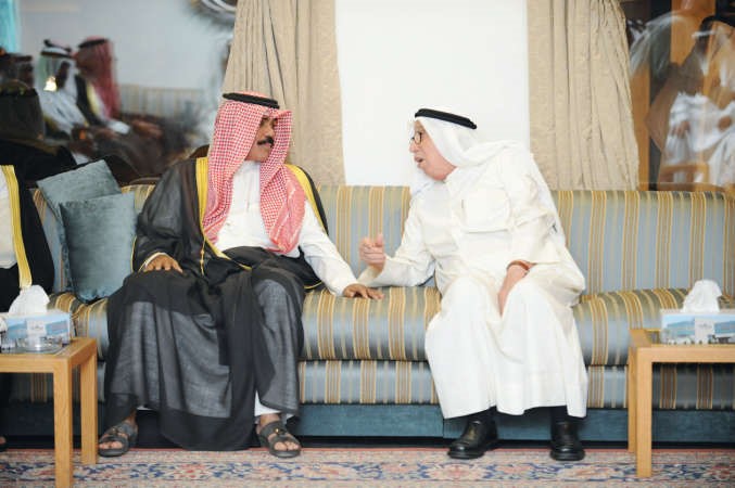  الراحل رحمه الله مع سمو ولي العهد الشيخ نواف الاحمد﻿