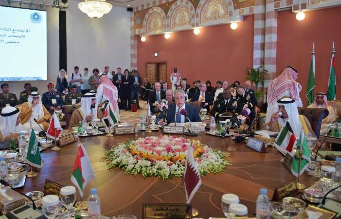 صاحب السمو الملكي الامير سلمان بن عبدالعزيز ولي العهد السعودي نائب رئيس الوزراء وزير الدفاع خلال ترؤسه الاجتماع التشاوري الاول لمجلس دفاع الخليج بحضور وزير الدفاع الاميركي تشاك هاغلافپ
