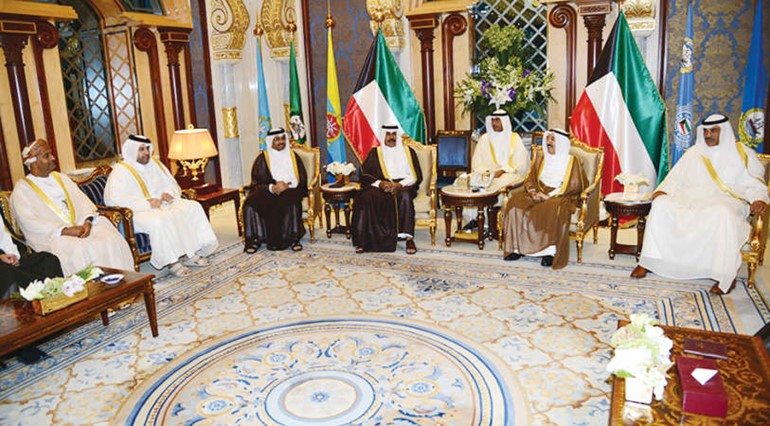 صاحب السمو الامير الشيخ صباح الاحمد مستقبلا عددا من وزراء التجارة والصناعة لدول التعاونبحضور سمو ولي العهد الشيخ نواف الاحمد والشيخ صباح الخالد﻿