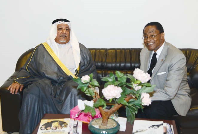 الشيخ علي الجراح يقدم واجب العزاء بوفاة شارلز براينت رئيس الحكومة الليبيرية الاسبق