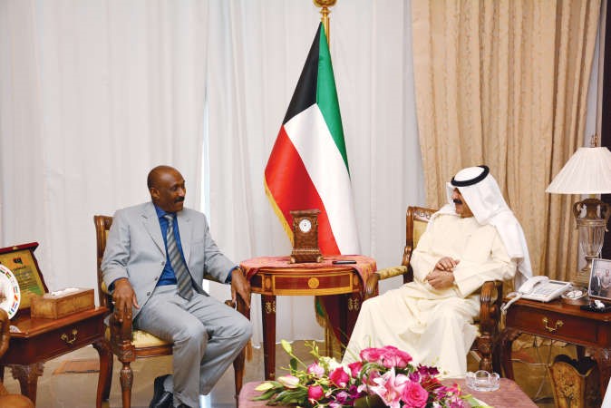 خالد الجارالله مستقبلا السفير السوداني يحيى محمود