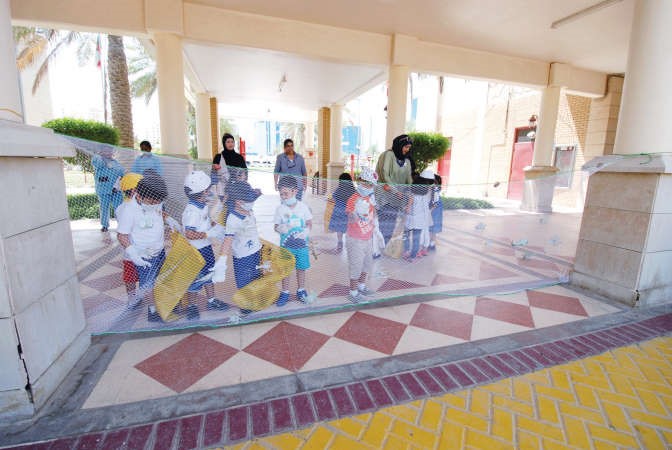 الاطفال يتدربون على التمارين ﻿