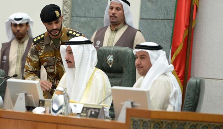 الرئيس الغانم وممحمد الهدية والنقيب في حرس المجلس بدر المطوع

