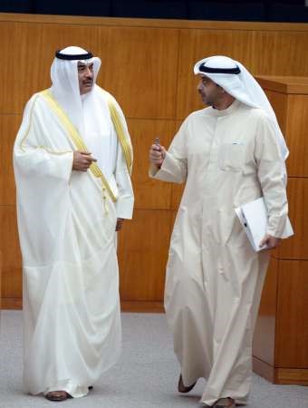 الشيخ صباح الخالد والشيخ محمد العبدالله لحظة دخولهما القاعة
