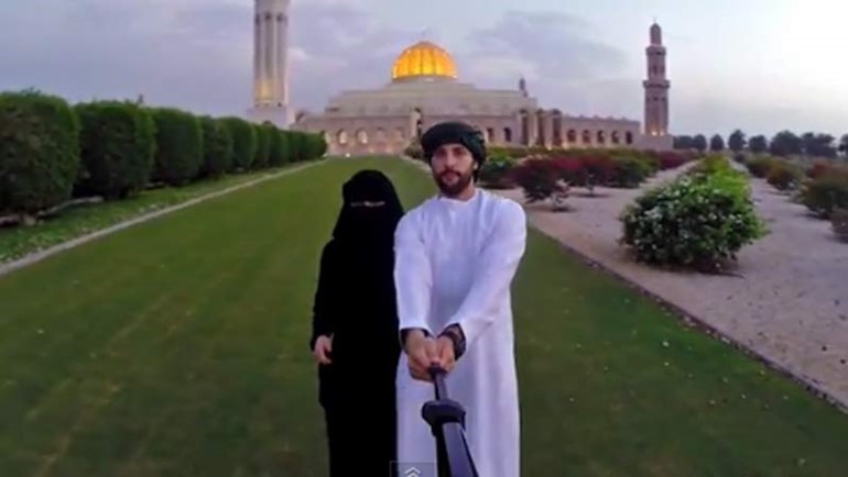 بالفيديو.. جولة حول العالم لالتقاط "سيلفي" 