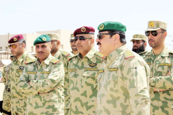 اللواء مهاشم الرفاعي والعميد الركن سعد الحجرف والعميد الركن زيد محمد زيد خلال مراحل البيان العملي