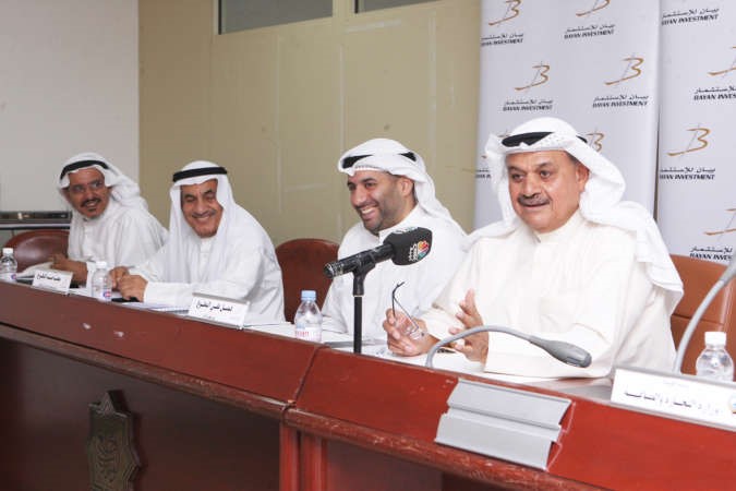 من اليمين فيصل المطوع خلال عمومية بيان 	محمد هاشم﻿