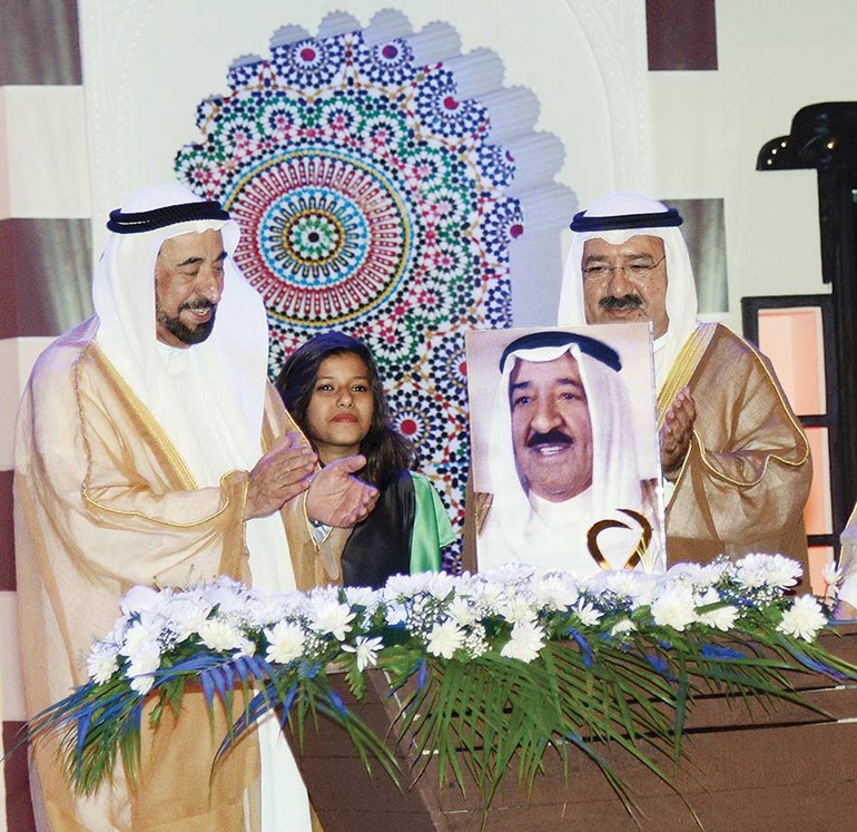 ممثل صاحب السمو الامير الشيخ صباح الاحمد وزير شؤون الديوان الاميري الشيخ ناصر صباح الاحمد والشيخ سلطان القاسمي لدى تنصيب سمو الامير شخصية العالم العربي الاولى للدعم الانساني والترابط المجتمعي للعام 2014