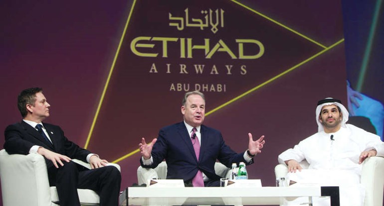 جيمس هوجن خلال المؤتمر الصحافي لـ الاتحاد للطيران﻿