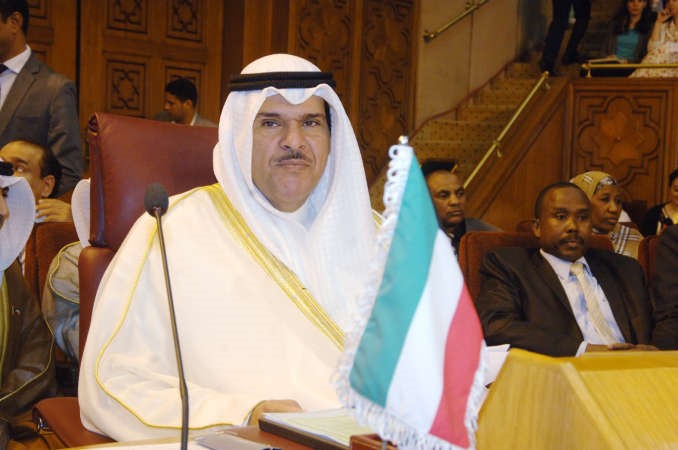 الشيخ سلمان الحمود خلال الاجتماع