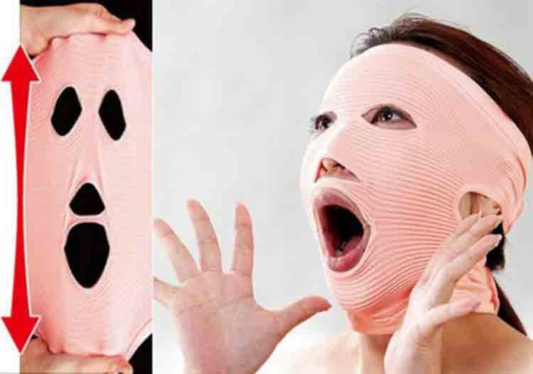 4- تم تصميم هذا القناع المخيف لارتدائه اثناء القيام بتمارين الوجه لشد البشرة والتخلص من التجاعيد