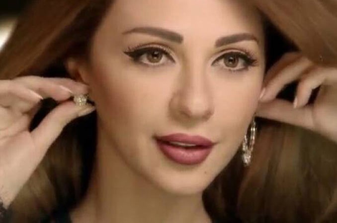 بالصور.. ميريام فارس تشعر بالملل من شعرها؟