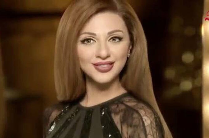 بالصور.. ميريام فارس تشعر بالملل من شعرها؟
