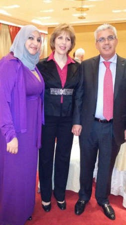 السفير الفلسطيني وقرينته مع حنان عرنوس﻿