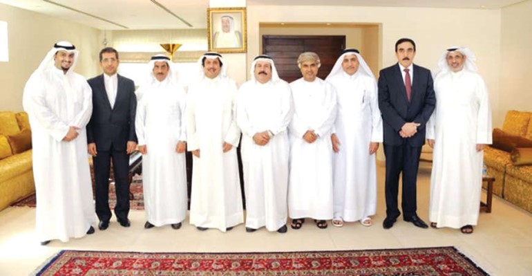  الشيخ عزام الصباح خلال لقائه عددا من السفراء 