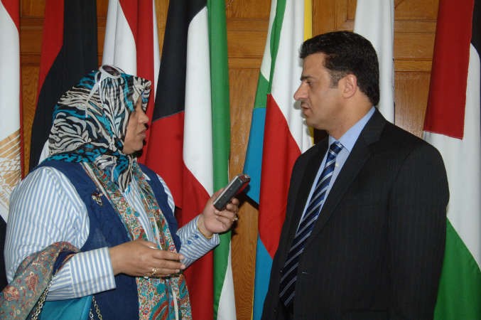 عمر الكندري متحدثا للزميلة هناء السيد