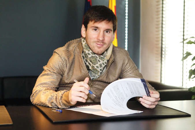 برشلونة يجدد لميسي ليكون الأعلى أجراً في العالم