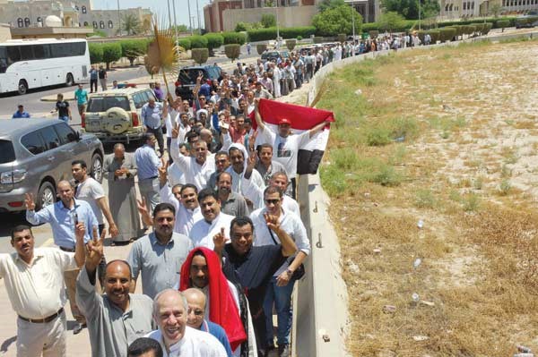 اقبال كبير من الجالية المصرية على السفارة للتصويت في الانتخابات الرئاسية هاني عبدالله