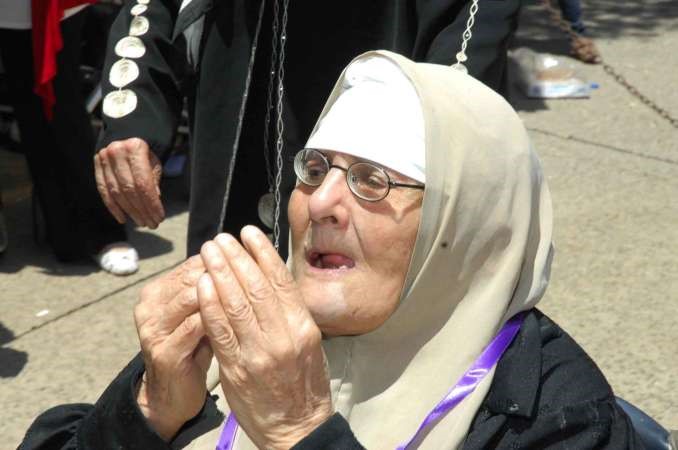  ومسنة مصرية حرصت على الادلاء بصوتها