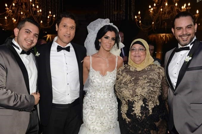 بالصور.. النجوم يرفضون مشاركة أحمد عز فرحته! 