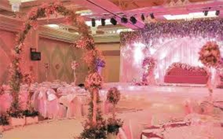 اغرب قصص الزواج.. زفاف حقيقي: بعدَ 42 عاماً من الخطوبة، حانَ وقت الزواج!