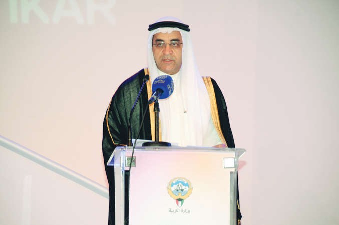 احمد المليفي متحدثا في الحفل انور الكندري