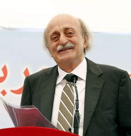بالفيديو.. جنبلاط في زلة لسان  يرحب بالرئيس اللبناني ميشال عون بحضور ميشال سليمان.. والضحكات تتعالى 