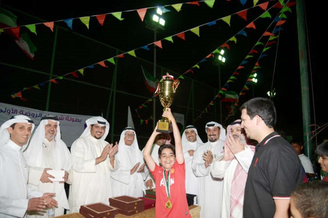 رفع كاس البطولة