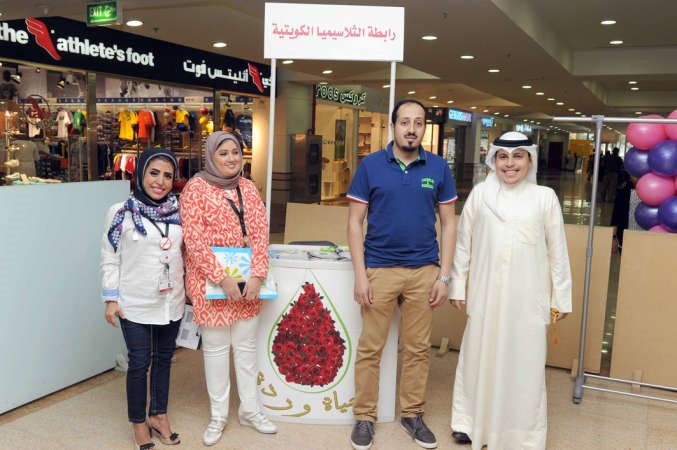 لمياء القبندي وتسنيم الراشد مع بعض الحضور﻿