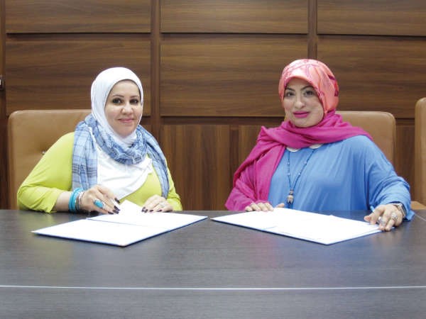 باسمة الدهيم وامثال الراشد توقعان اتفاقية تنظيم واقامة معرض الامثال