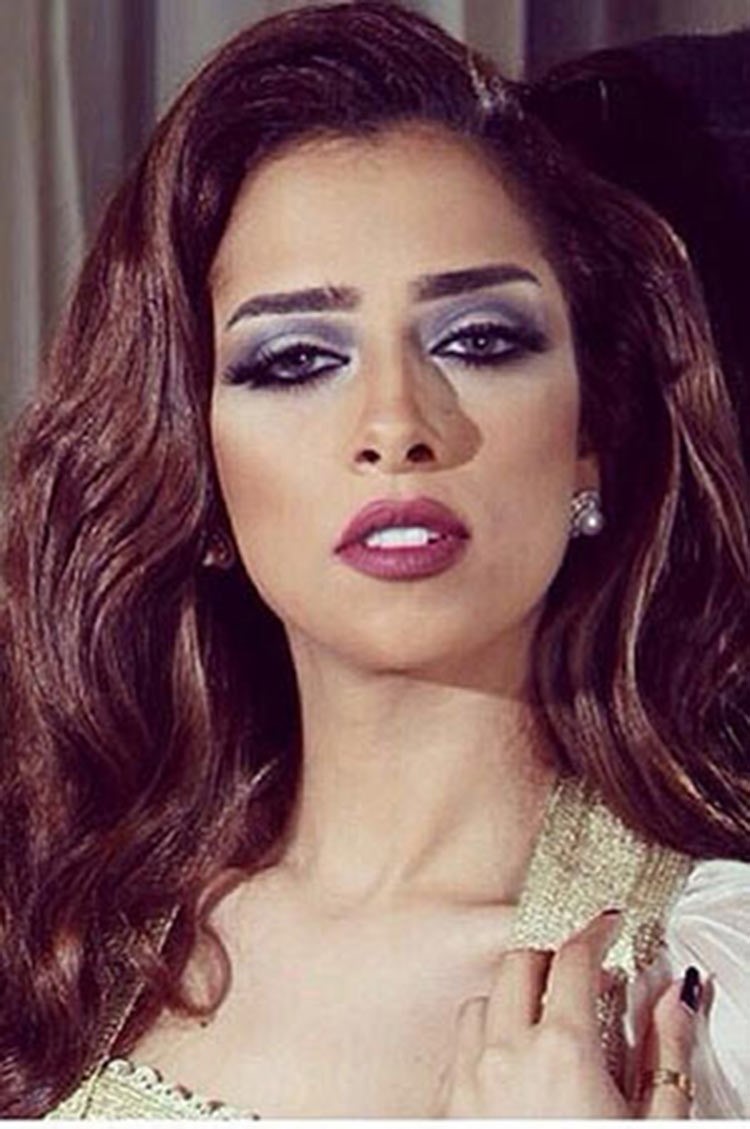 بالصور.. قفطان بلقيس ذو الحزام العريض يلفت الأنظار