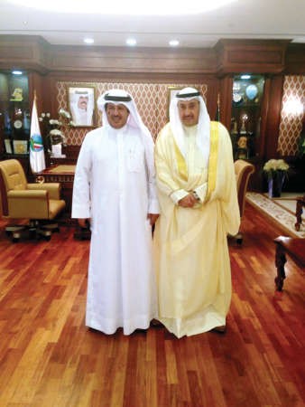 محافظ الفروانية الشيخ فيصل الحمود مستقبلا النائب ماجد المطيري