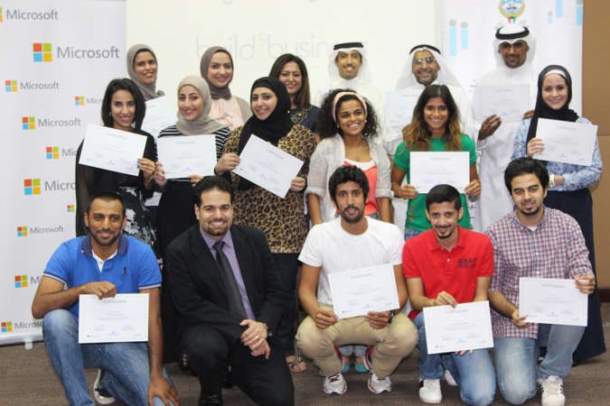 لقطة تذكارية لعدد من المشاركين بالبرنامج التدريبي﻿