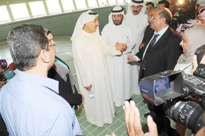 الوزير الابراهيم متحدثا مع مهندسي المشروع