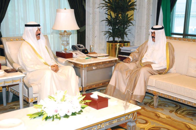  سمو ولي العهد الشيخ نواف الاحمد مستقبلا الشيخ محمد الخالد 
