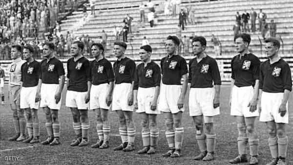 نجيدلي الثاني من اليمين ضمن فريق التشيك عام 1934