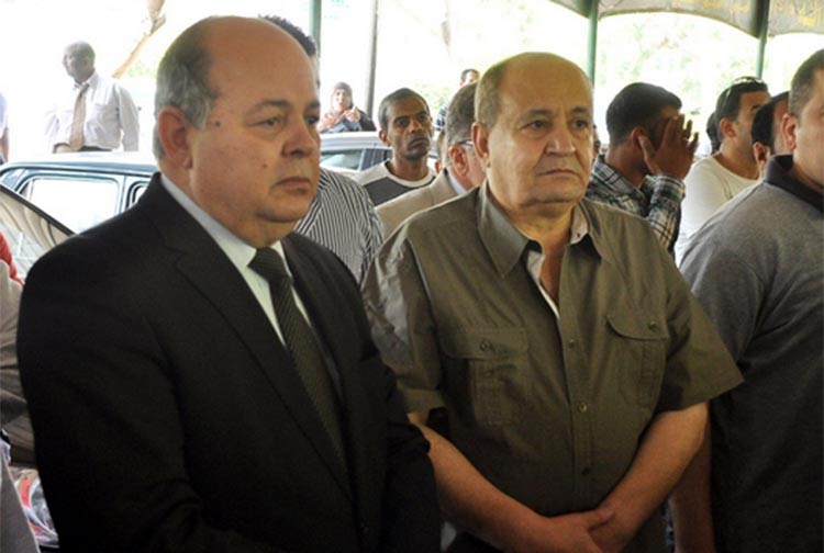 بالفيديو والصور.. نجوم مصر يودعون حسين الامام بالدموع.. وزوجته تنهار من البكاء 