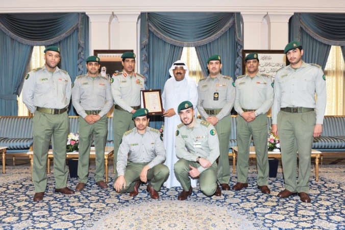 الشيخ مشعل الاحمد مستقبلا العميد الركن فهد عيد ناصر وفريق الايزو في مديرية التنظيم والتخطيط الاستراتيجي ﻿