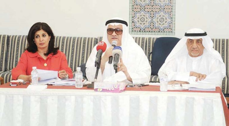  عبد الاله معرفي متوسطا عبدالعزيز الخطيب واعتدال العيار خلال المؤتمر الصحافي﻿