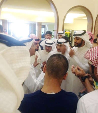 جانب من المشاركين في الوقفة الاحتجاجية 